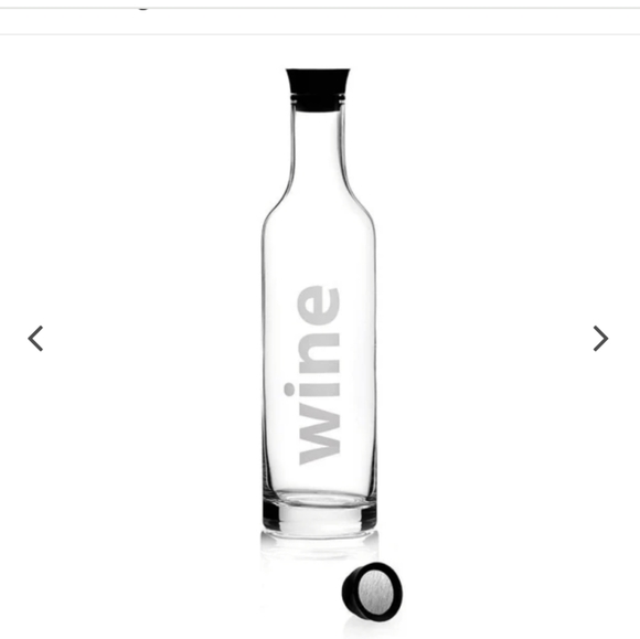 2 glass decanters.   VIVA Wine.  PALAIS Oil & Vivitar.  fleur de lis. - Picture 3 of 6